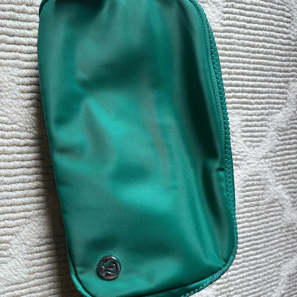 Lululemon Crossbody belt bag - Picture 6 of 6